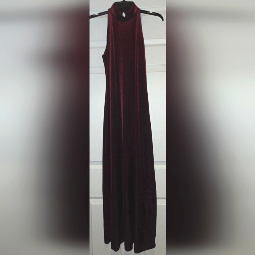 Elegant Burgundy Velvet Maxi Dress